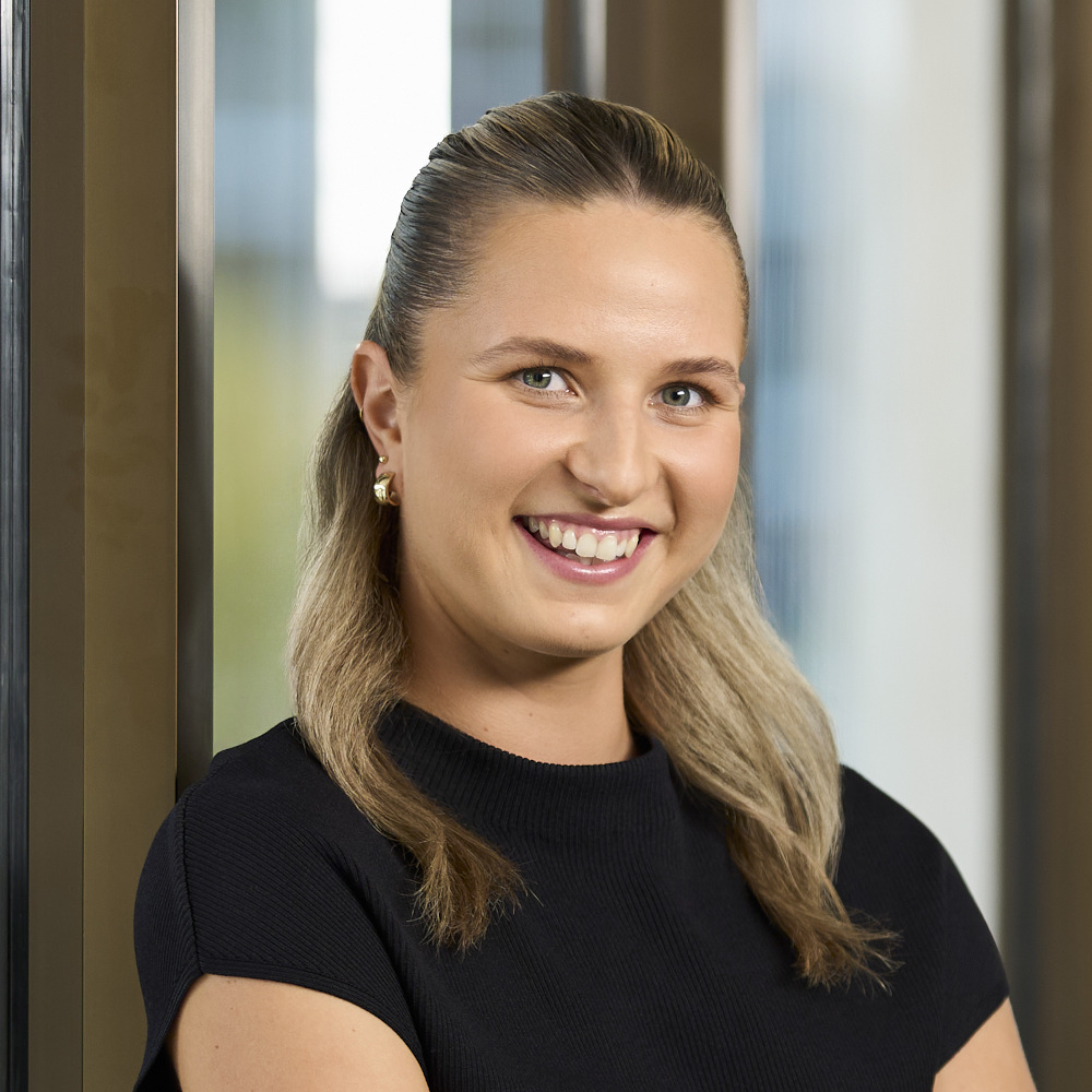 Sara Ross – Receptionist Sara Ross - Receptionist